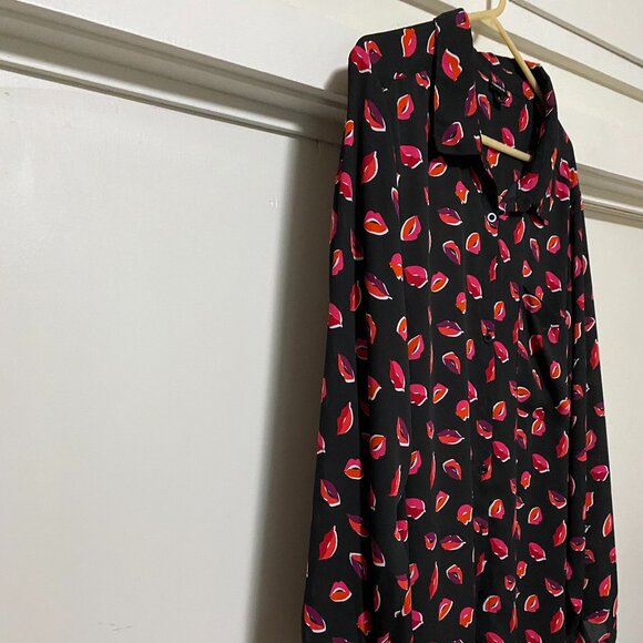 Torrid long sleeve, black button-down shirt w/red lips, size 4X - Picture 3 of 11
